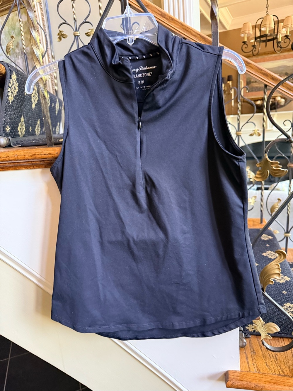 Tommy Bahama IslandZone sleeveless Black front zip top.Size S nylon/spandex EUC